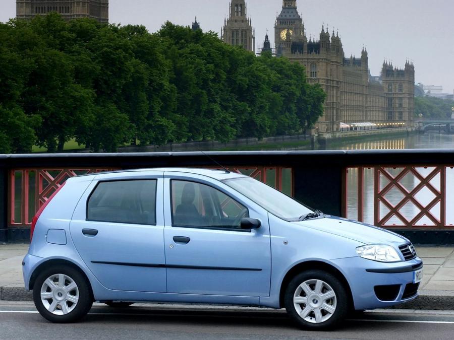  Fiat Punto 5-Door 2003 года  (UK) (фото 5 из 7)